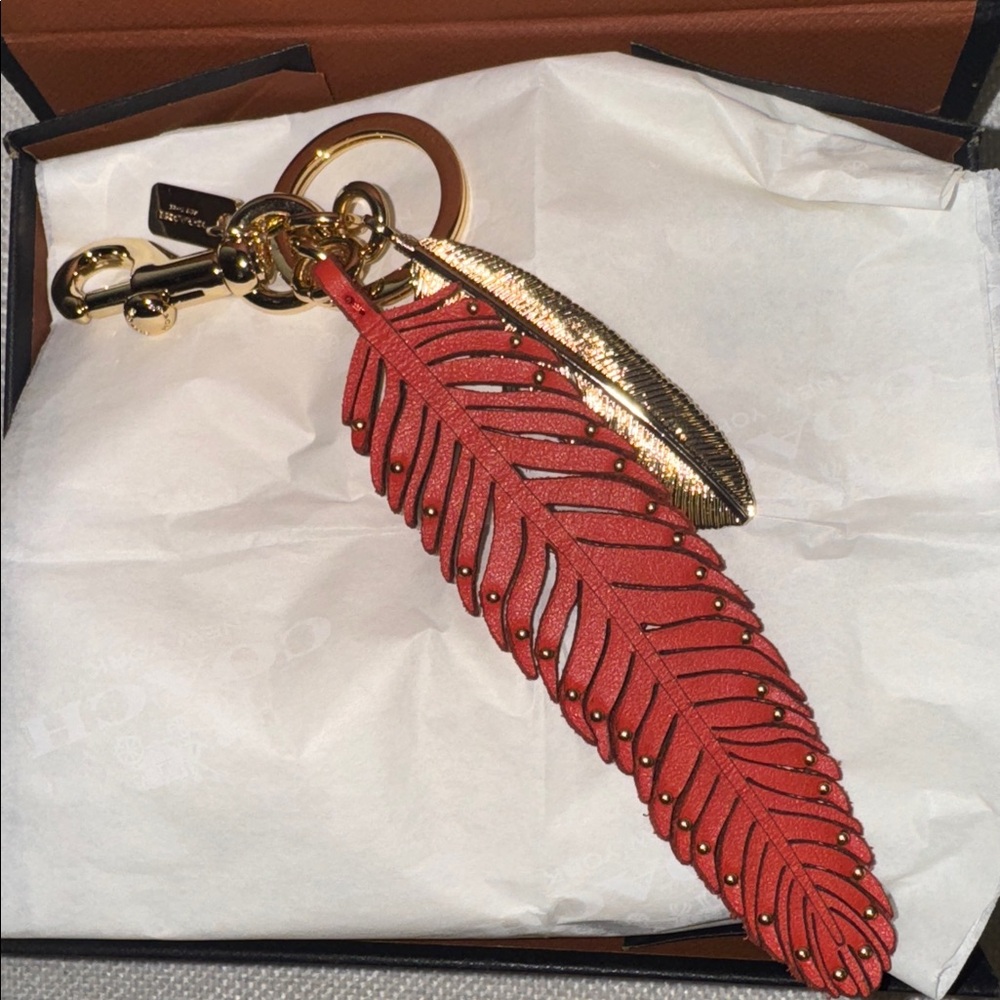 NWOT , Coach vintage red leather/ gold feather key/bag charm. - Picture 2 of 7